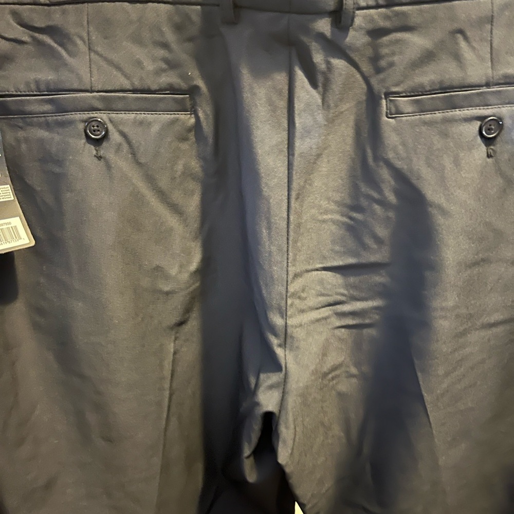 Kirkland Signature Black Performance Shorts - Picture 6 of 6